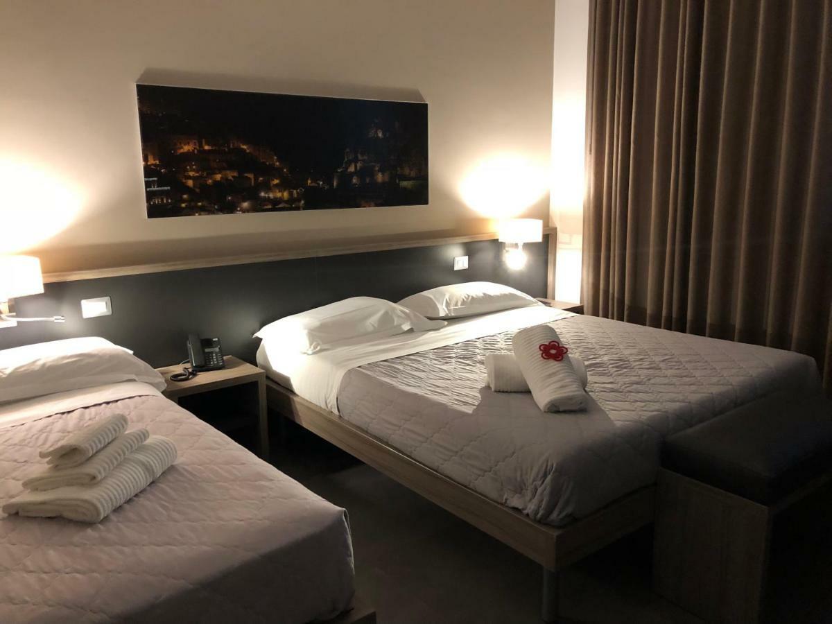 塔沃拉卡尔达索斯塔汽车旅馆及酒吧 马泰拉 外观 照片
