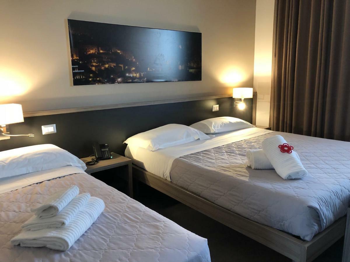 塔沃拉卡尔达索斯塔汽车旅馆及酒吧 马泰拉 外观 照片