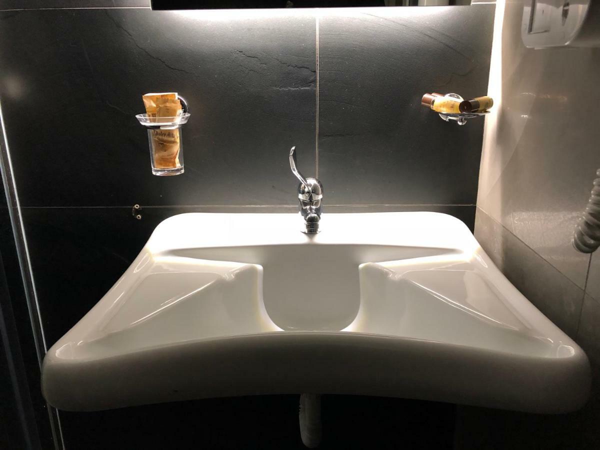 塔沃拉卡尔达索斯塔汽车旅馆及酒吧 马泰拉 外观 照片